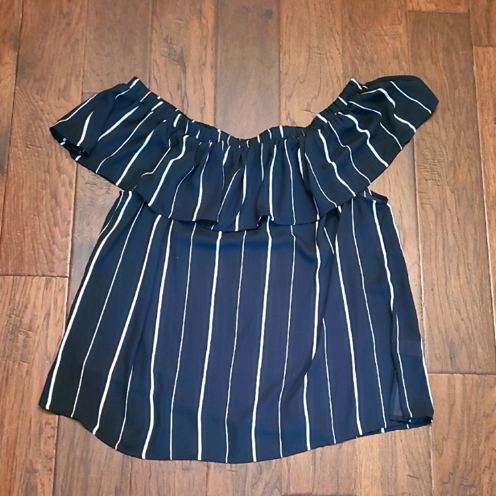 Signature Studio off-shoulder top with black and white stripes size 2X